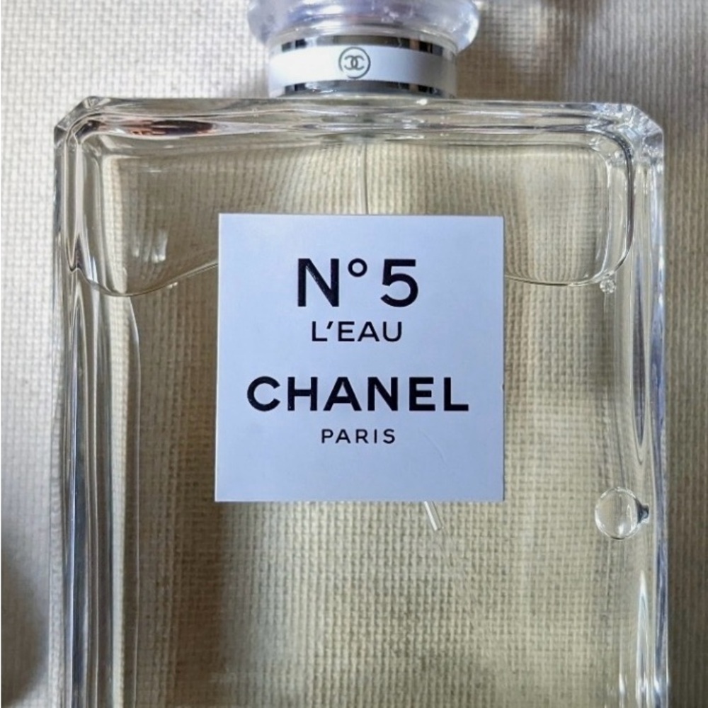 CHANEL No. 5 L'Eau Clear Perfume Bottle